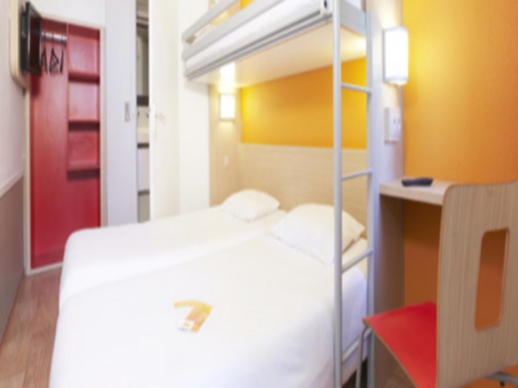 Chambre Triple - 1 Lit Double et 1 Lit Simple